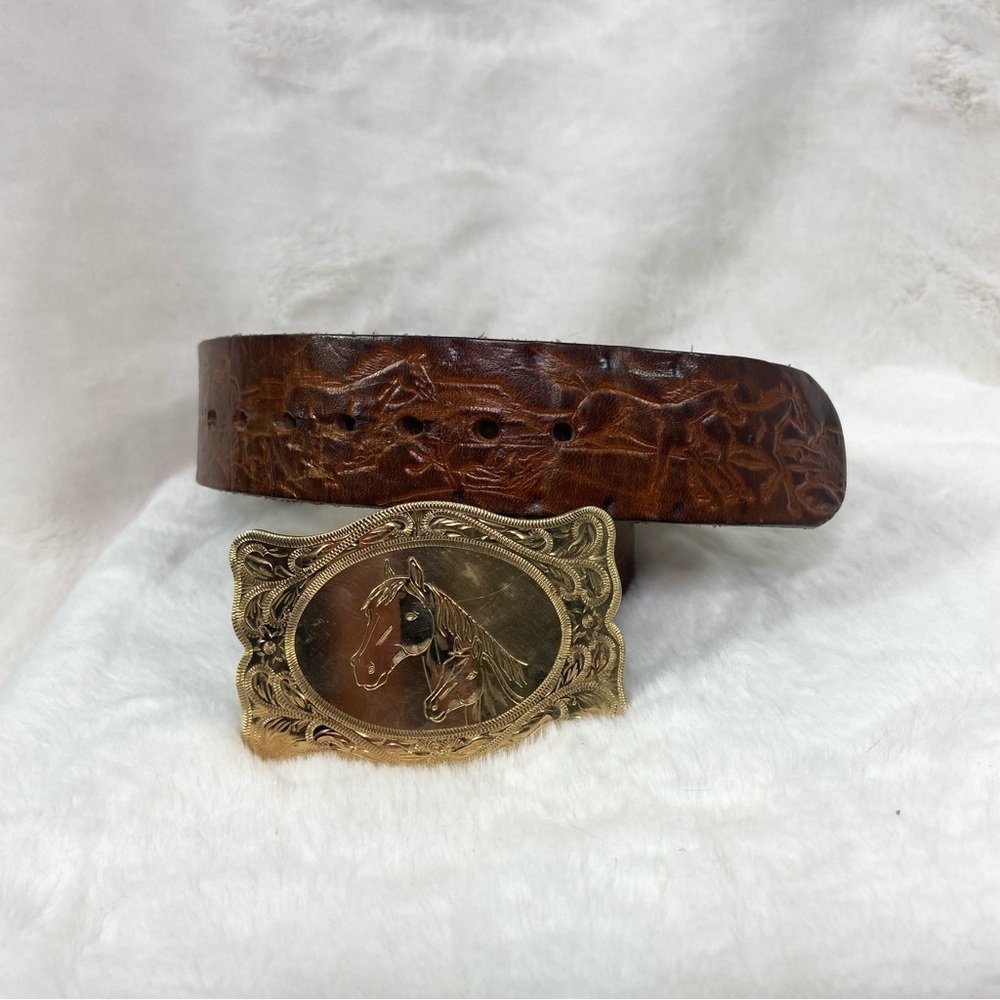 Goldtone horse buckle leather horse Valerie belt. 32 - Picture 2 of 8